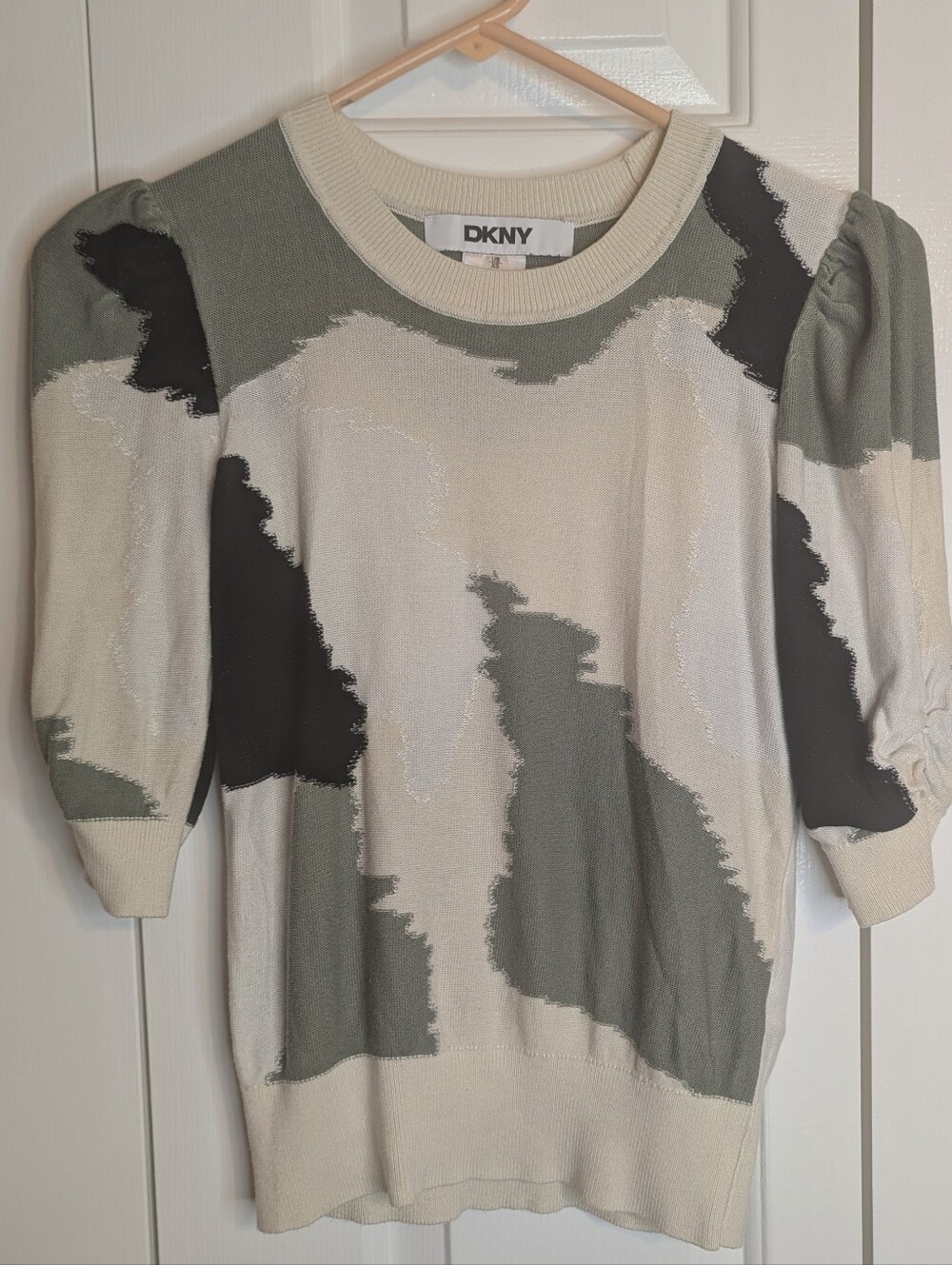 DKNY Olive Green and Cream Abstract Short Sleeve Knit Top
